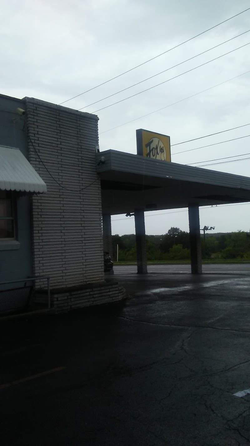 Fox Cleaners and Laundromat gallery image 7