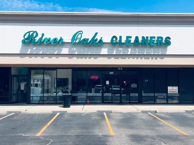 River Oaks Cleaners gallery image 8