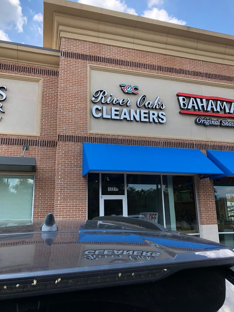 River Oaks Cleaners gallery image 4