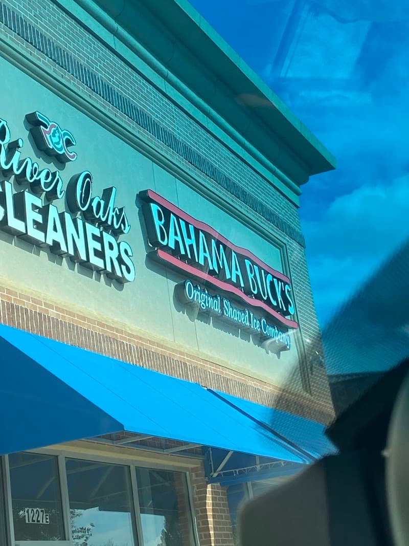 River Oaks Cleaners gallery image 5