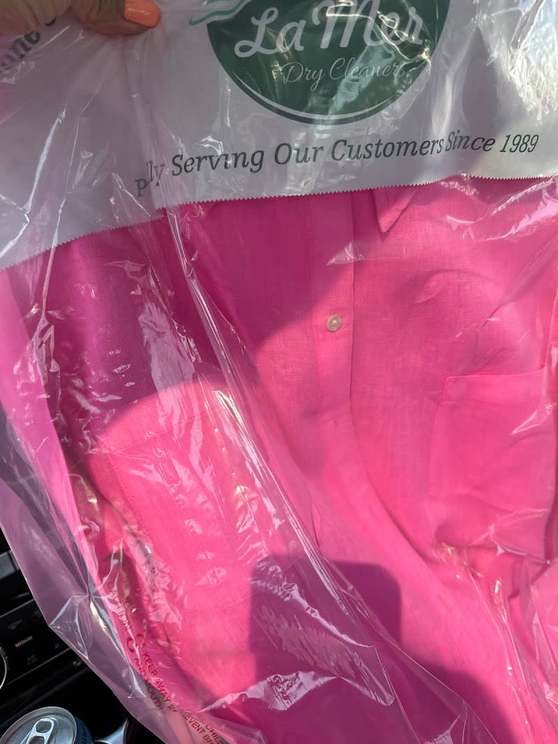 La Mer Dry Cleaners gallery image 9